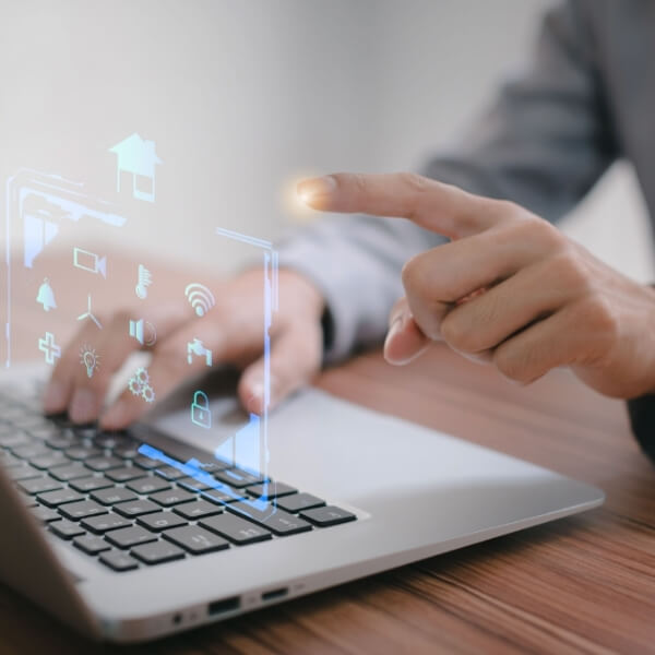 Steuerung von Raum- und Gebäudetechnik über eine digitale Oberfläche